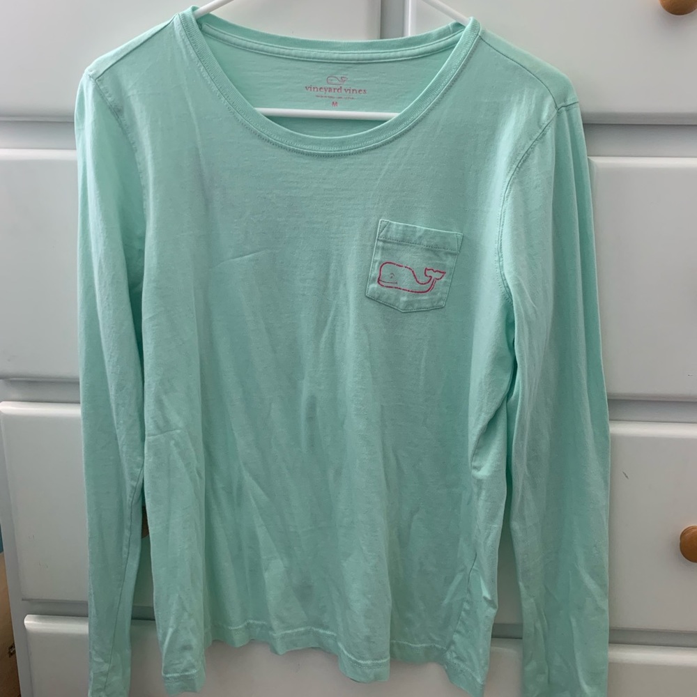 Long sleeve Vineyard Vines logo t-shirt.
